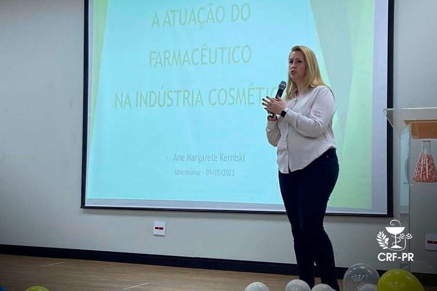 crf-pr-realiza-palestra-para-academicos-de-farmacia-da-unicesumar
