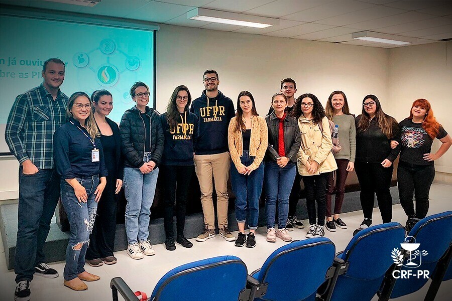 academicos-da-ufpr-recebem-palestra-sobre-atuacao-do-farmaceutico-nas-praticas-integrativas-e-complementares