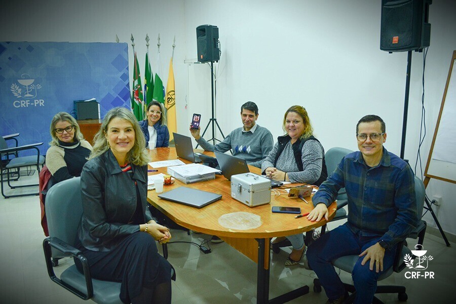 em-reuniao-gtt-de-farmacia-com-manipulacao-do-crf-pr-define-acoes-importantes-do-setor-magistral