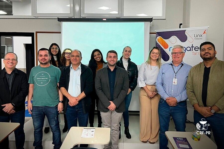 diretoria-faz-reuniao-com-farmaceuticos-de-campo-mourao