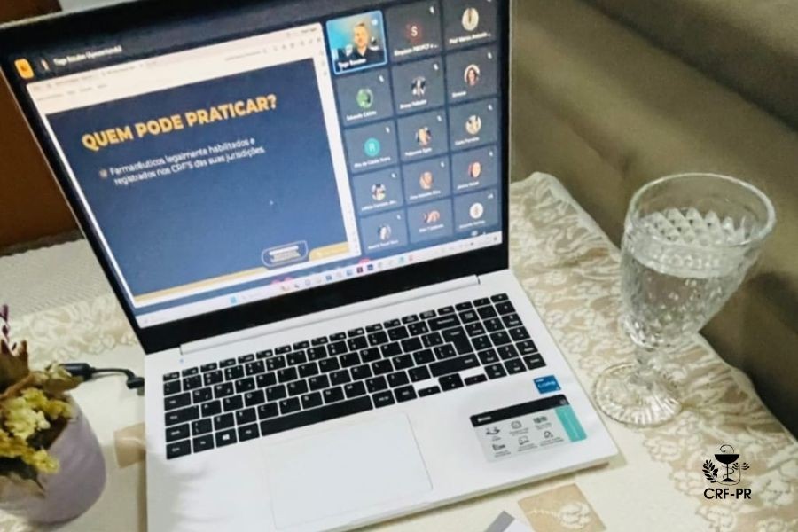 uem-crf-pr-realiza-palestra-sobre-consultorio-farmaceutico-digital