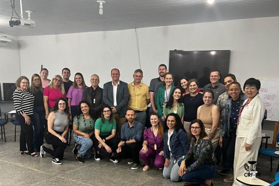 diretoria-do-crf-pr-e-conselheiro-federal-se-reunem-com-autoridades-sanitarias-e-farmaceuticos-da-sms-em-foz-do-iguacu