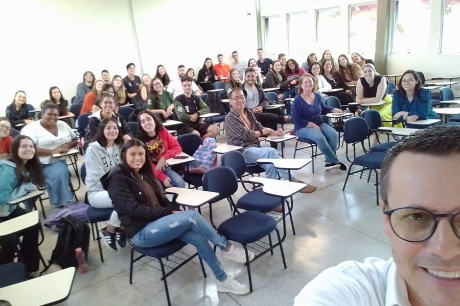 vice-presidente-do-crf-pr-ministra-palestra-inspiradora-sobre-o-futuro-da-profissao-na-uel