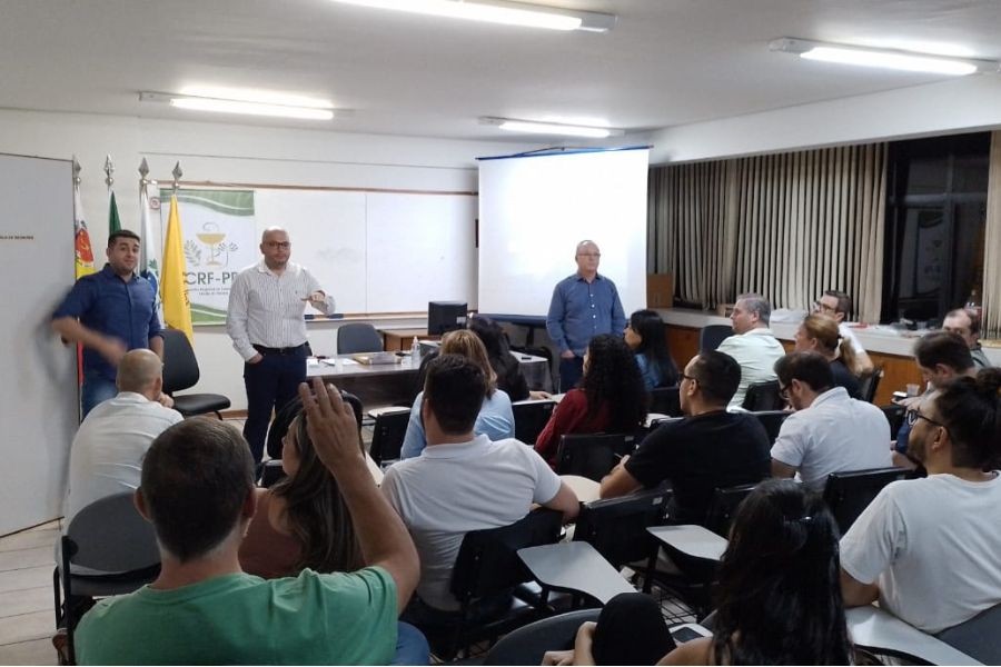diretoria-do-crf-pr-faz-reuniao-com-farmaceuticos-de-maringa-e-regiao