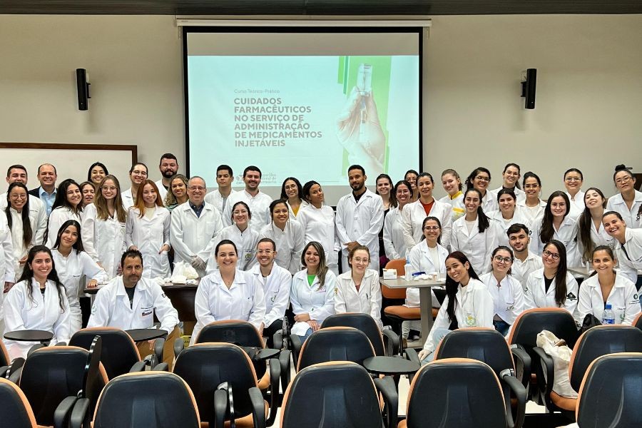 aprimoramento-cuidados-farmaceuticos-no-servico-de-administracao-de-injetaveis-para-profissionais-e-academicos-de-londrina-e-regiao