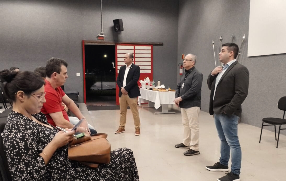 diretoria-do-crf-pr-se-reune-com-farmaceuticos-de-arapongas