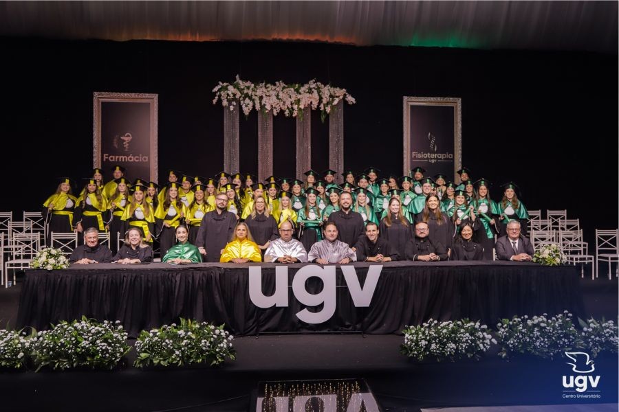 crf-pr-marca-presenca-na-colacao-de-grau-dos-novos-farmaceuticos-da-ugv