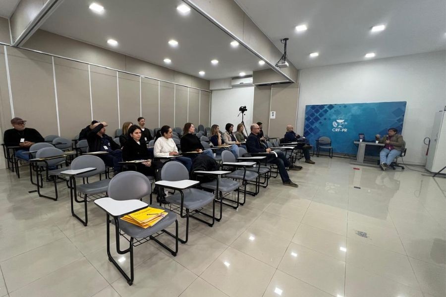 crf-pr-realiza-capacitacao-para-fiscais-com-foco-na-padronizacao-de-acoes-na-farmacia-magistral