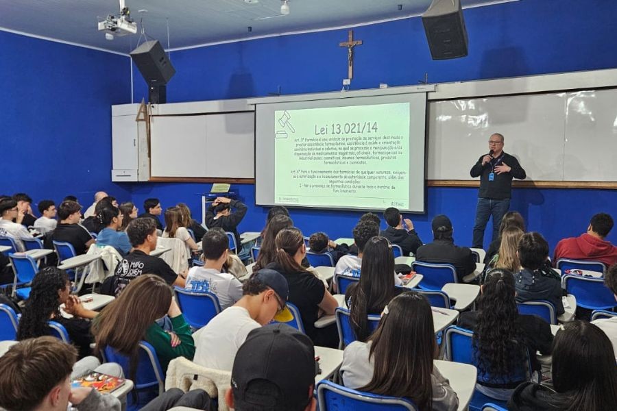 presidente-do-crf-pr-inspira-estudantes-do-colegio-sao-jose-apucarana-a-conhecerem-a-profissao-farmaceutica