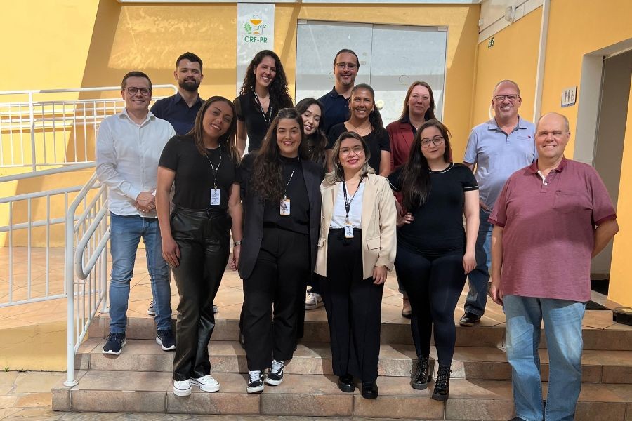 novos-farmaceuticos-celebram-compromisso-profissional-em-solenidade-no-crf-pr